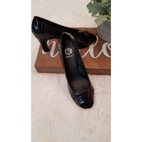 Yellow Box Croc Print Black Peep Toe Pumps - Picture 2 of 7